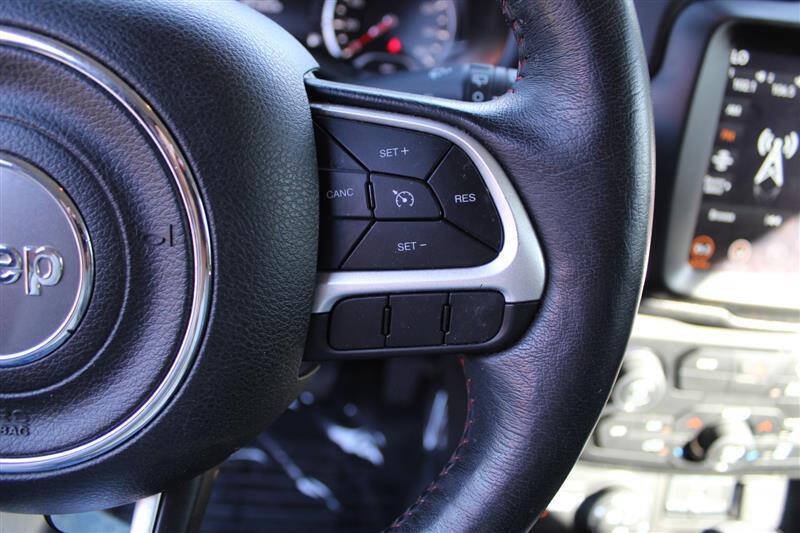 Used 2021 Jeep Renegade Trailhawk AWD/4WD image 16
