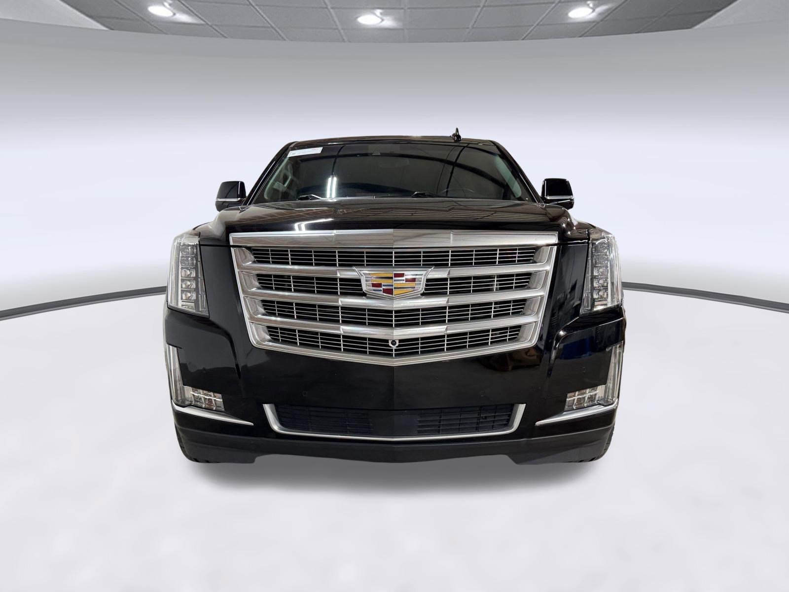 Used 2019 Cadillac Escalade Premium Luxury w/ LPO, Radiant Package AWD/4WD image 6