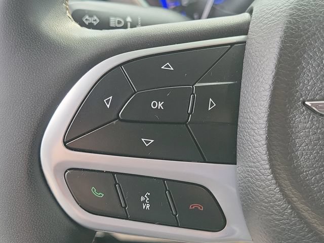 Used 2023 Chrysler Pacifica Touring-L FWD image 10