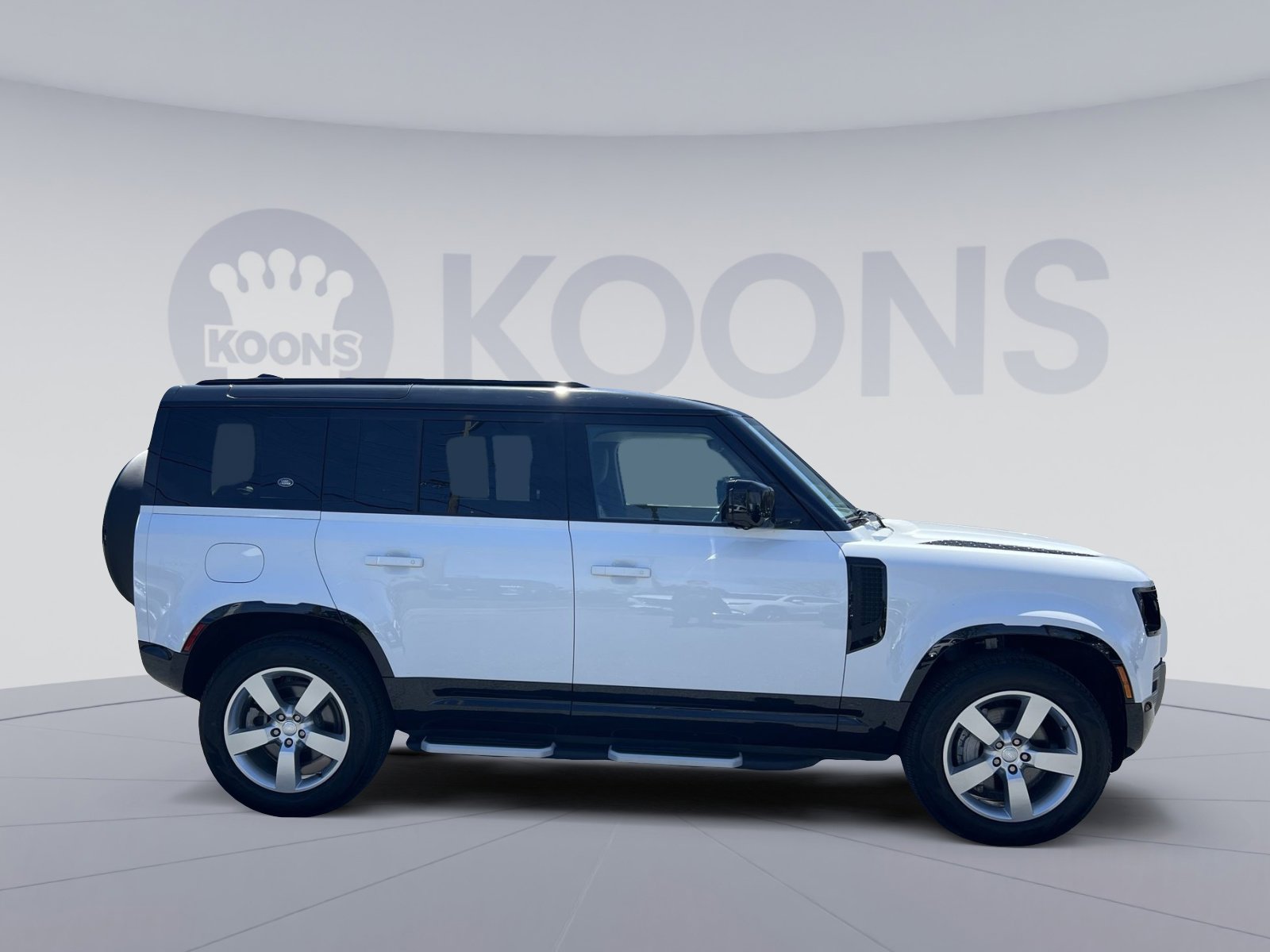 Used 2024 Land Rover Defender 110 X-Dynamic SE image 17