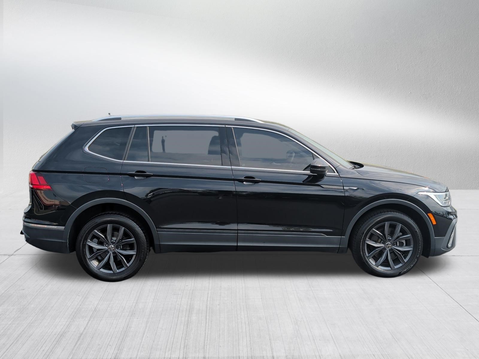Used 2022 Volkswagen Tiguan SE w/ Panoramic Sunroof Package AWD/4WD image 8