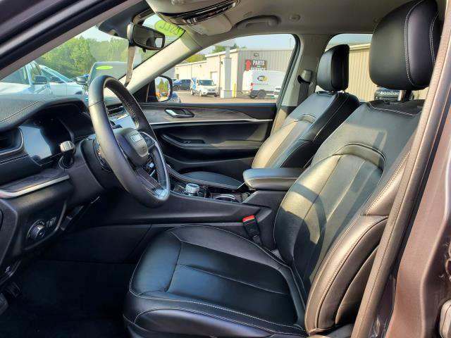 Used 2022 Jeep Grand Cherokee Limited image 6