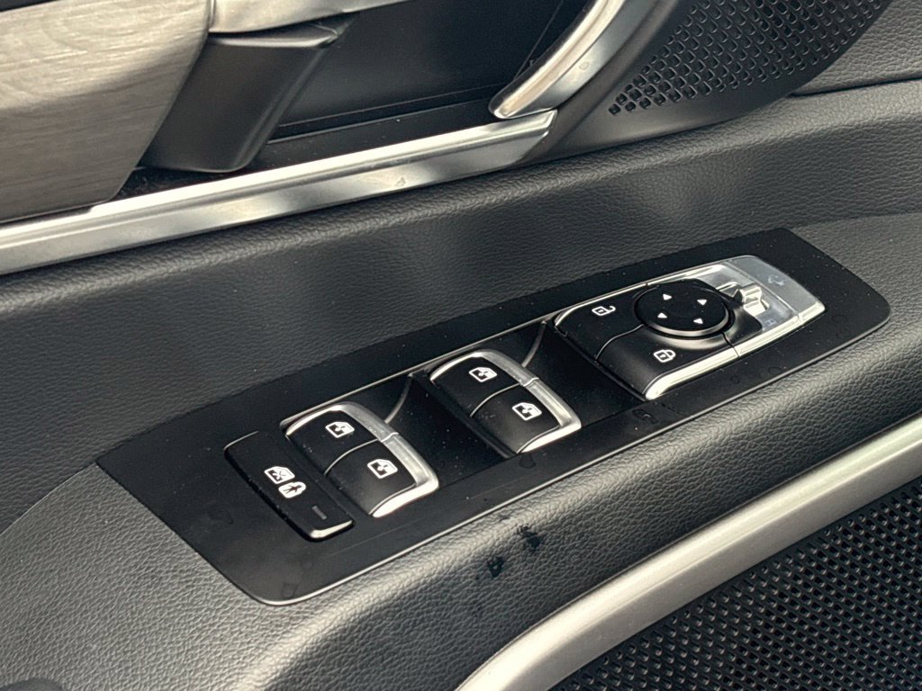 Used 2025 Kia Telluride AWD image 12
