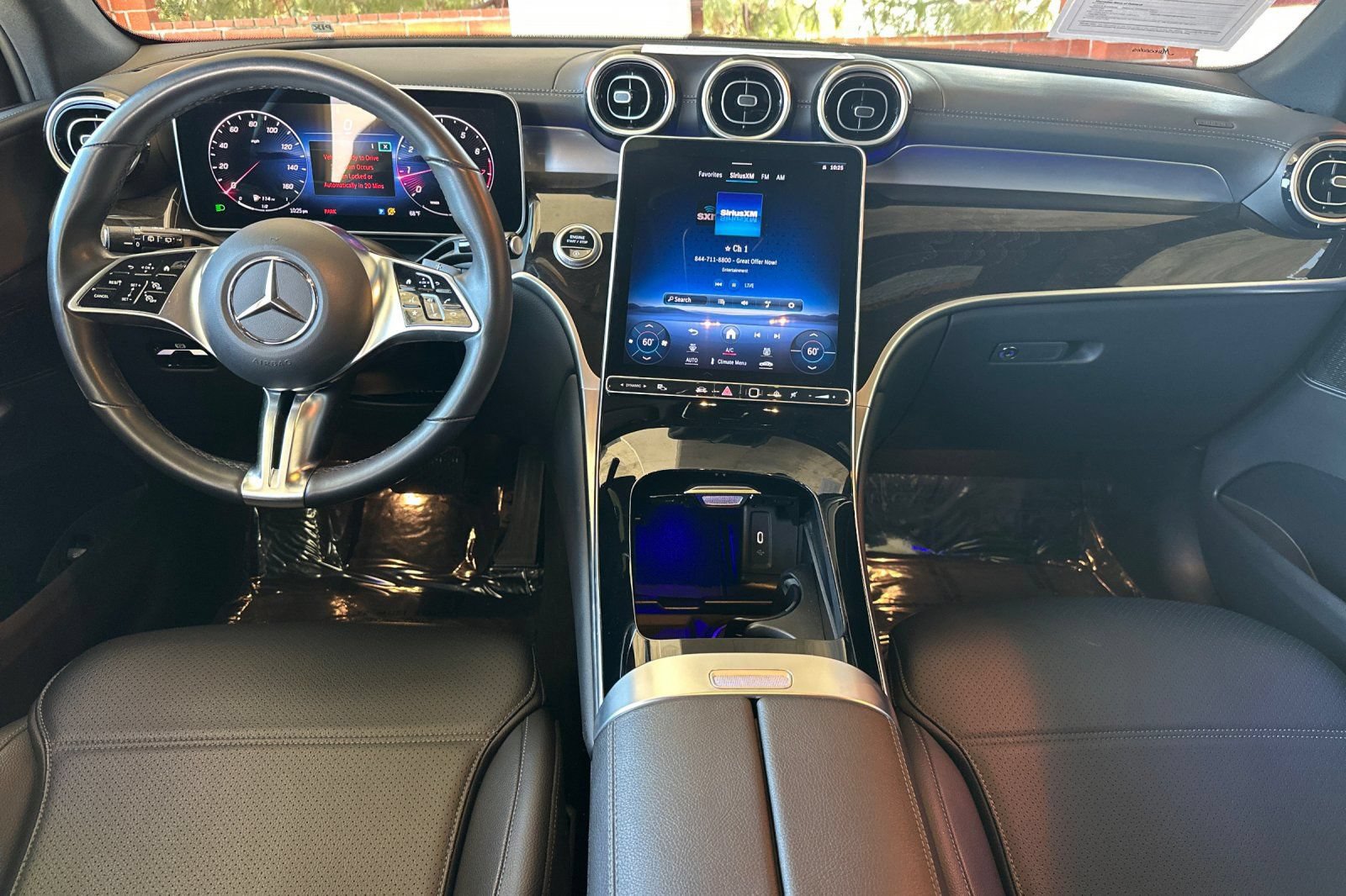 Used 2024 Mercedes-Benz GLC 300 image 17