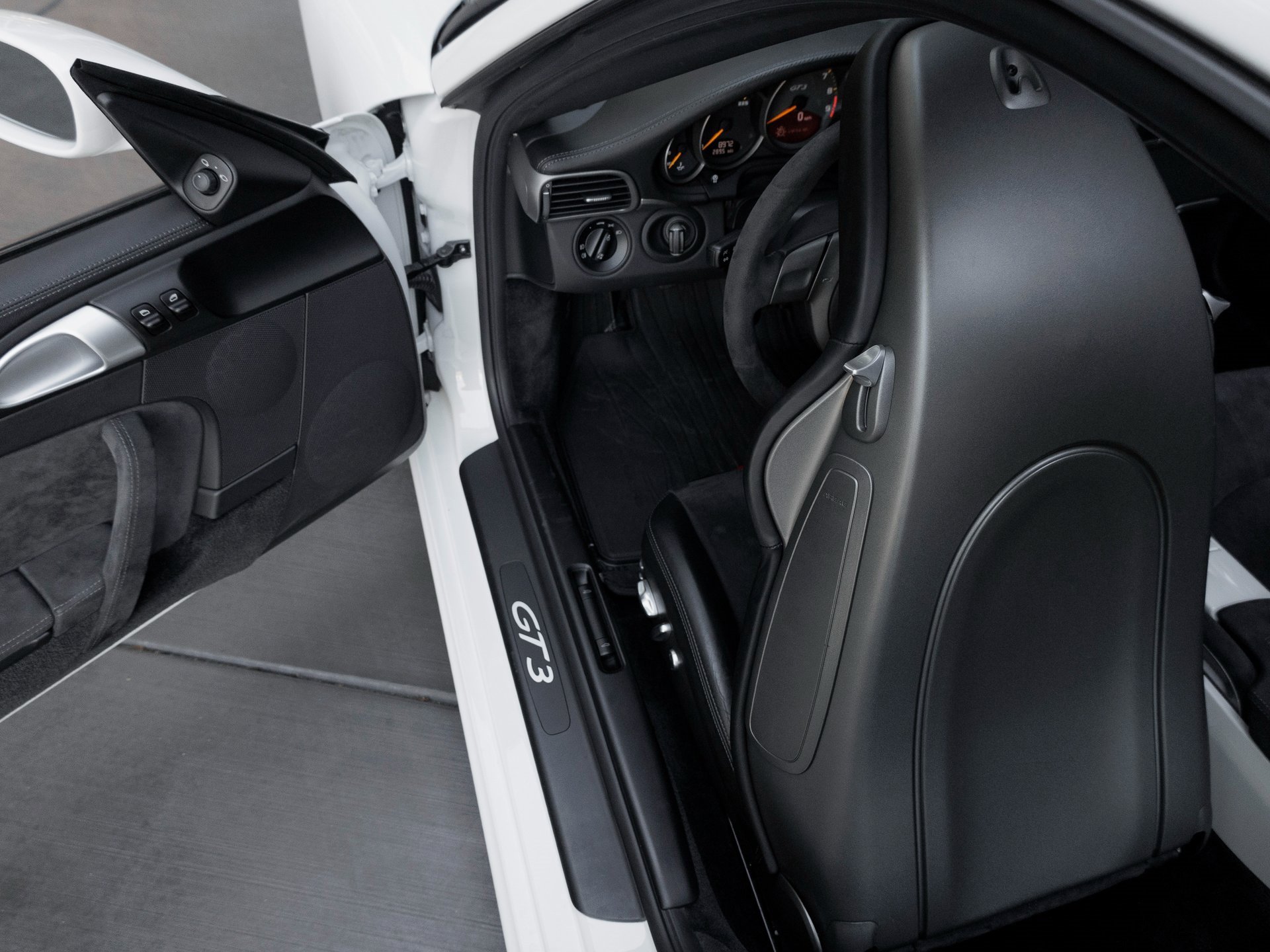 Used 2008 Porsche 911 GT3 image 28