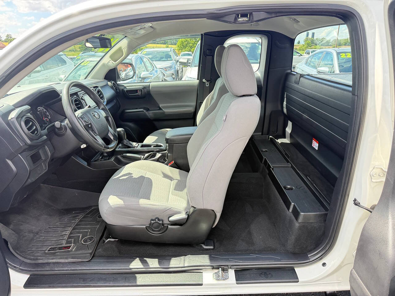 Used 2016 Toyota Tacoma SR AWD/4WD image 7