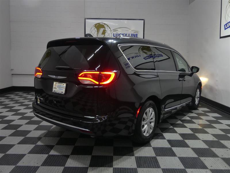 Used 2018 Chrysler Pacifica Touring-L Plus FWD image 10