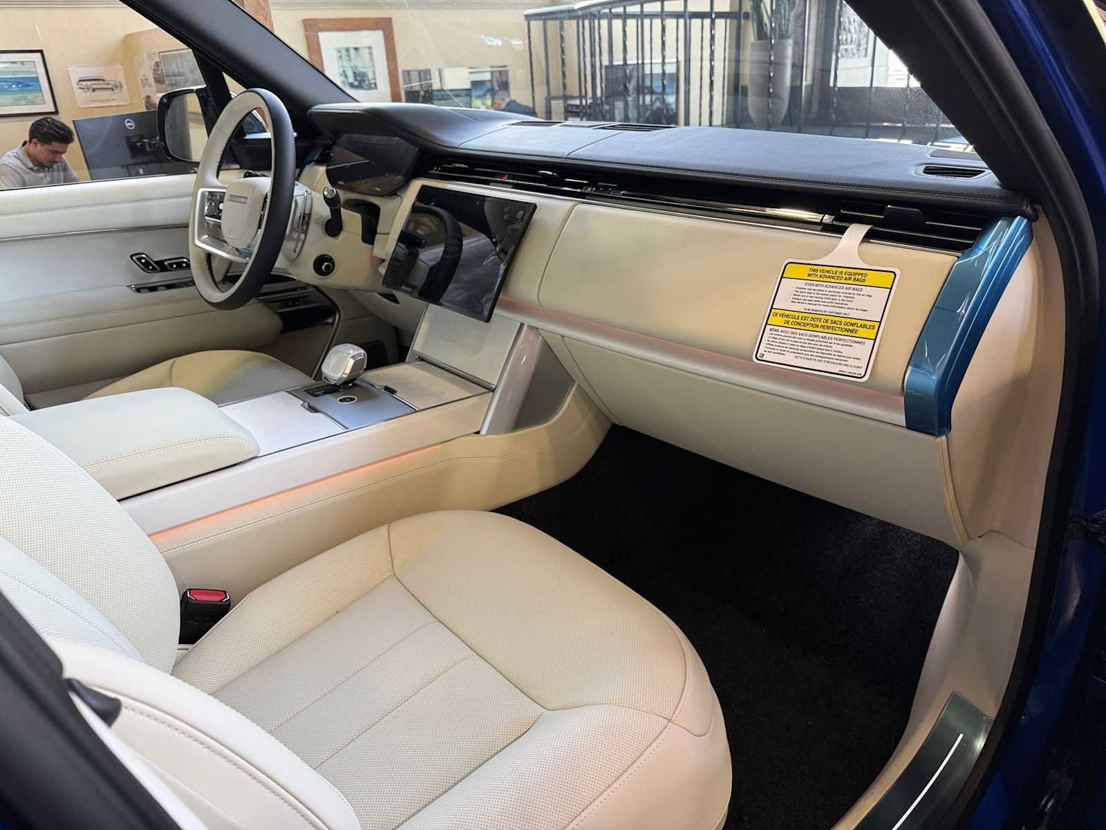 New 2025 Land Rover Range Rover SV image 10