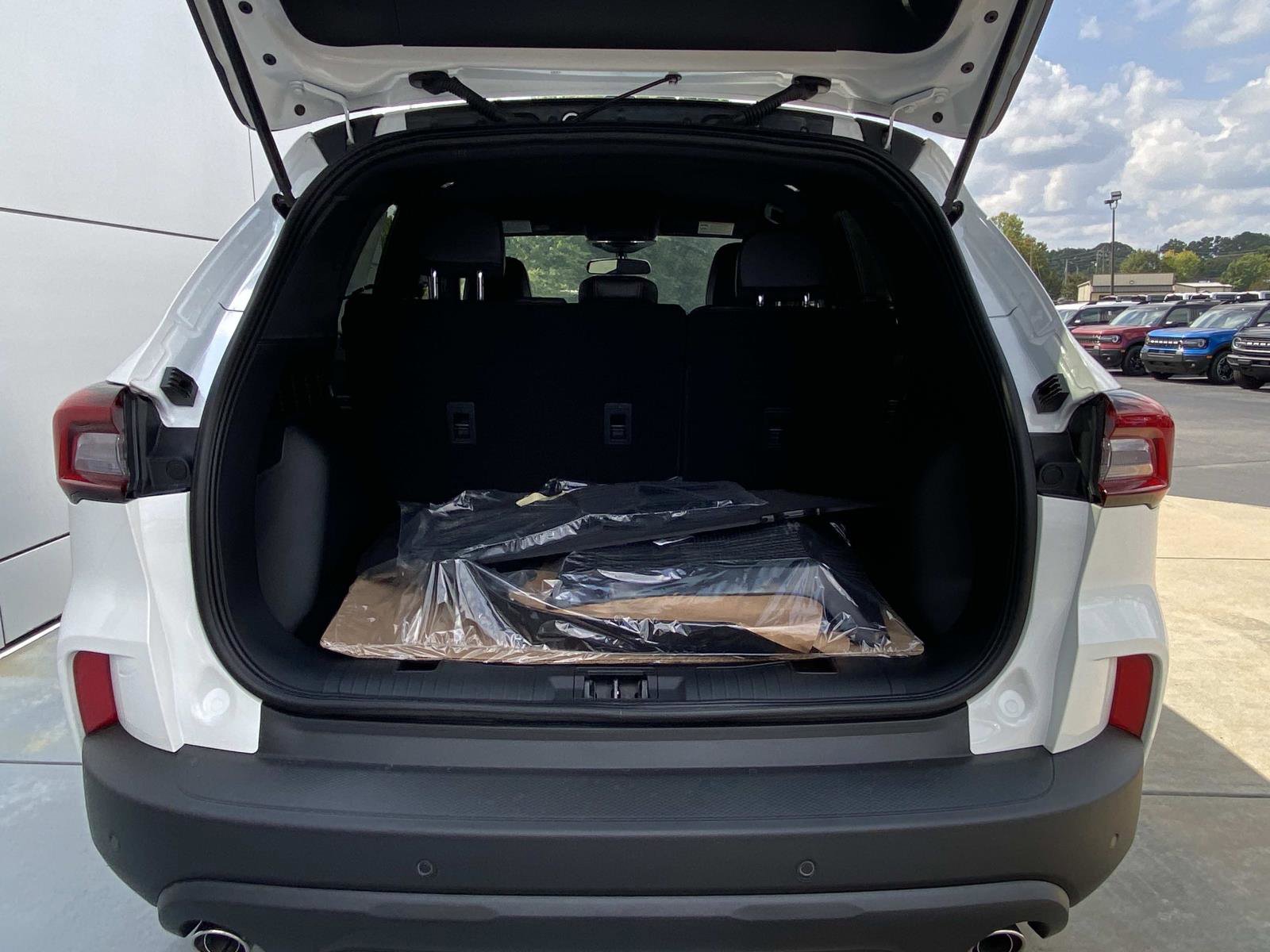 New 2026 Ford Escape ST-Line w/ Tech Pack #1 AWD/4WD image 7