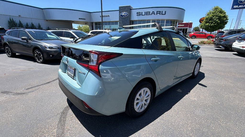 Used 2022 Toyota Prius LE FWD image 4