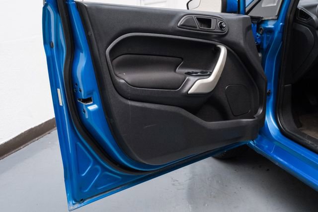 Used 2012 Ford Fiesta SE w/ Moon & Mood Pkg FWD image 43