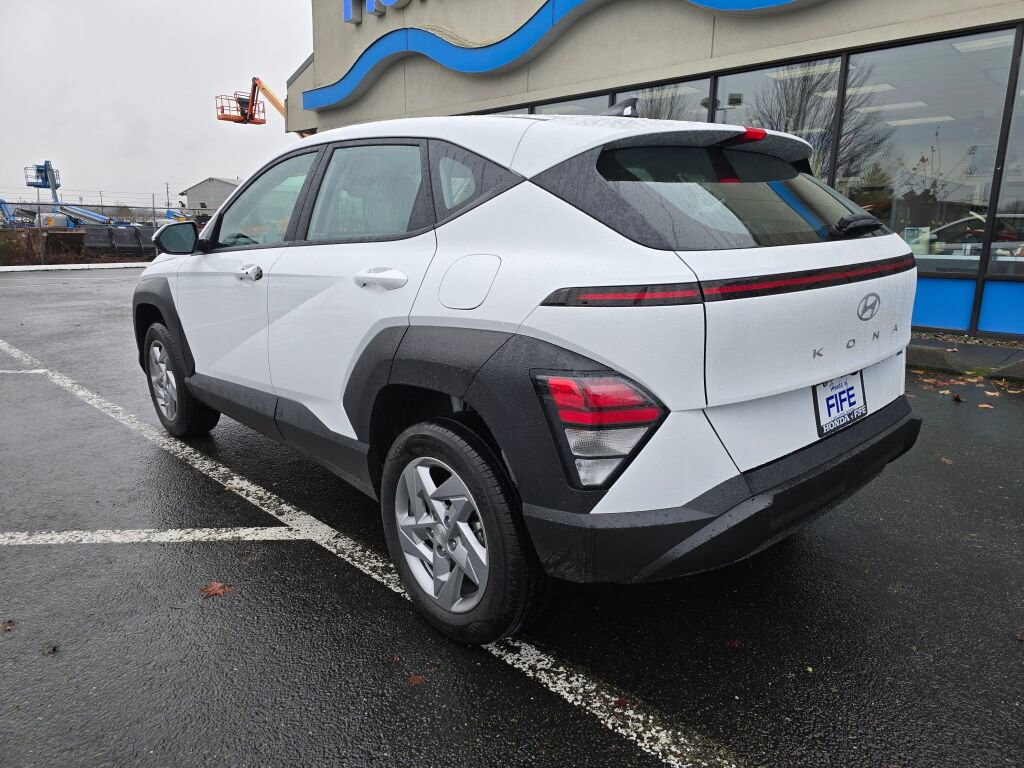 Used 2024 Hyundai Kona SE image 3