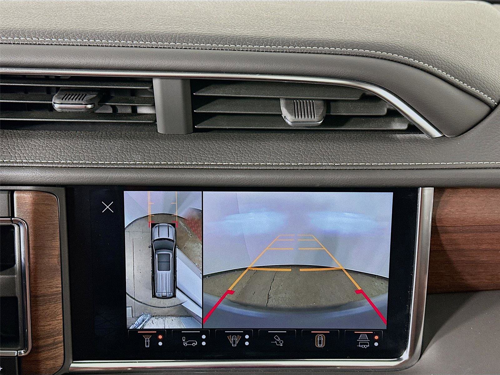 Used 2023 GMC Yukon XL Denali Ultimate image 14