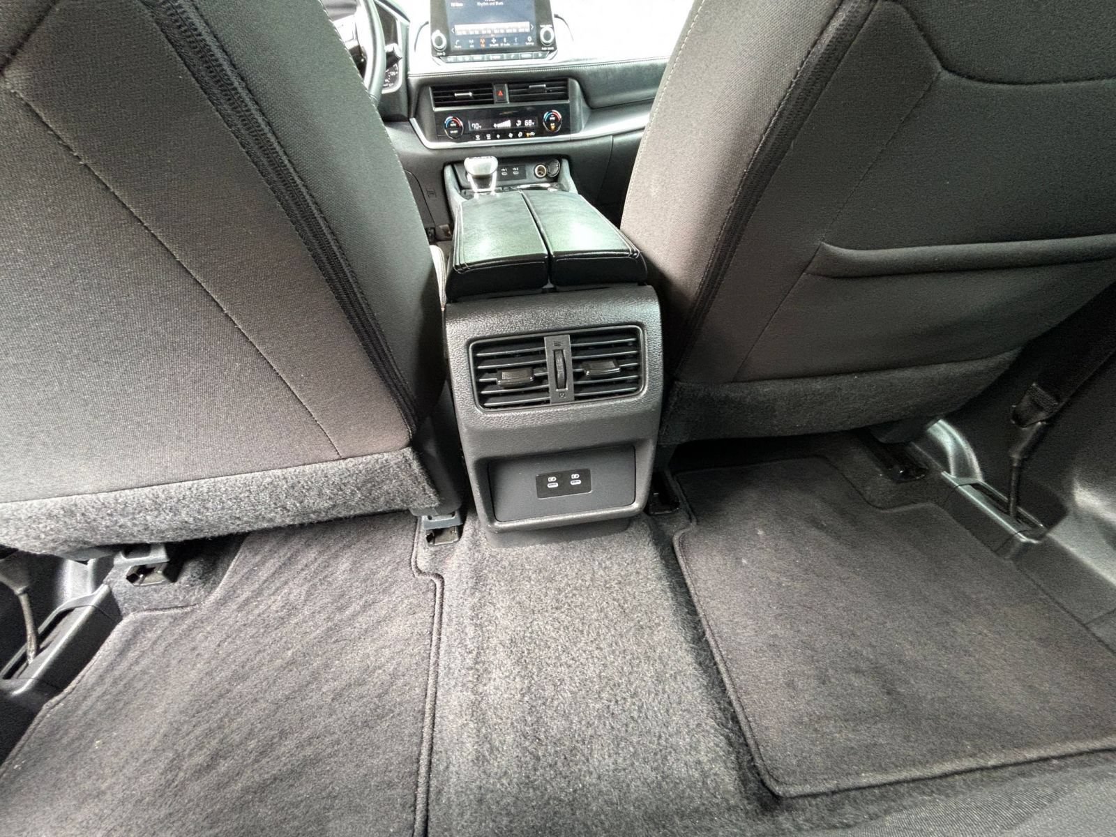 Used 2025 Nissan Rogue SV FWD image 24