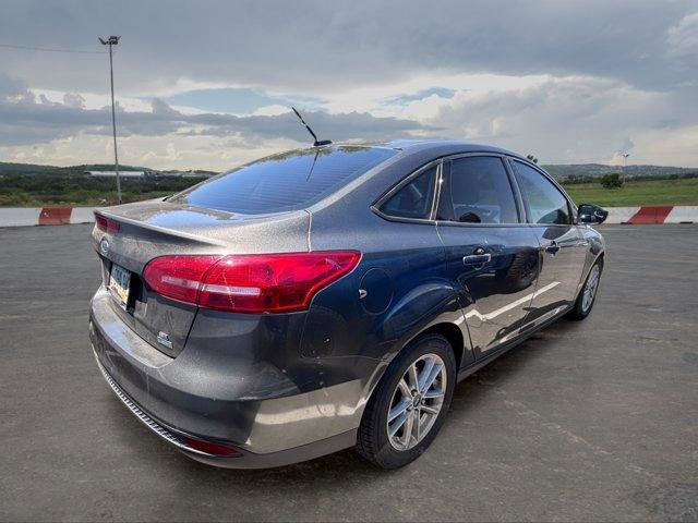 Used 2018 Ford Focus SE FWD image 3