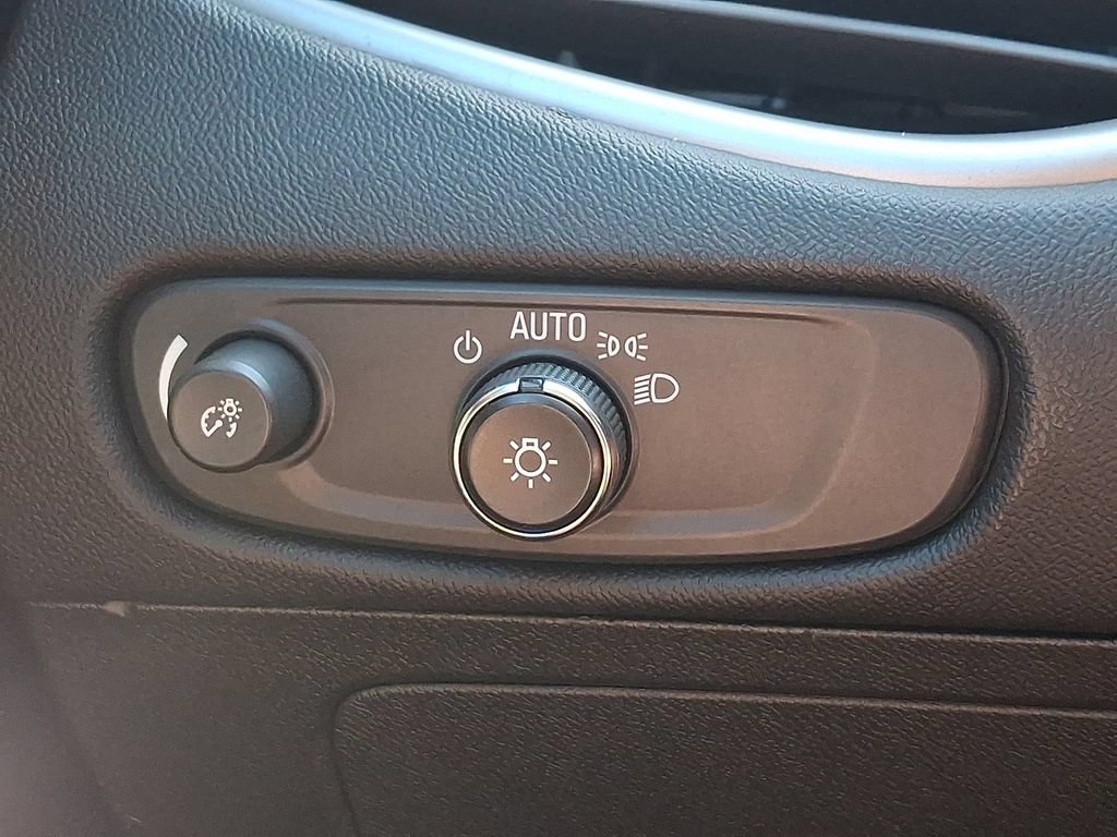 Used 2023 Chevrolet Malibu LS FWD image 24