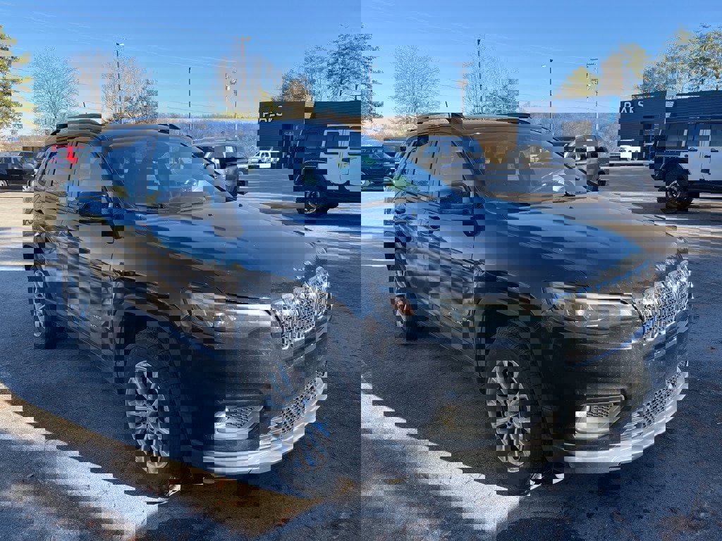 Used 2022 Jeep Cherokee Latitude Lux w/ Sun & Sound Group image 2