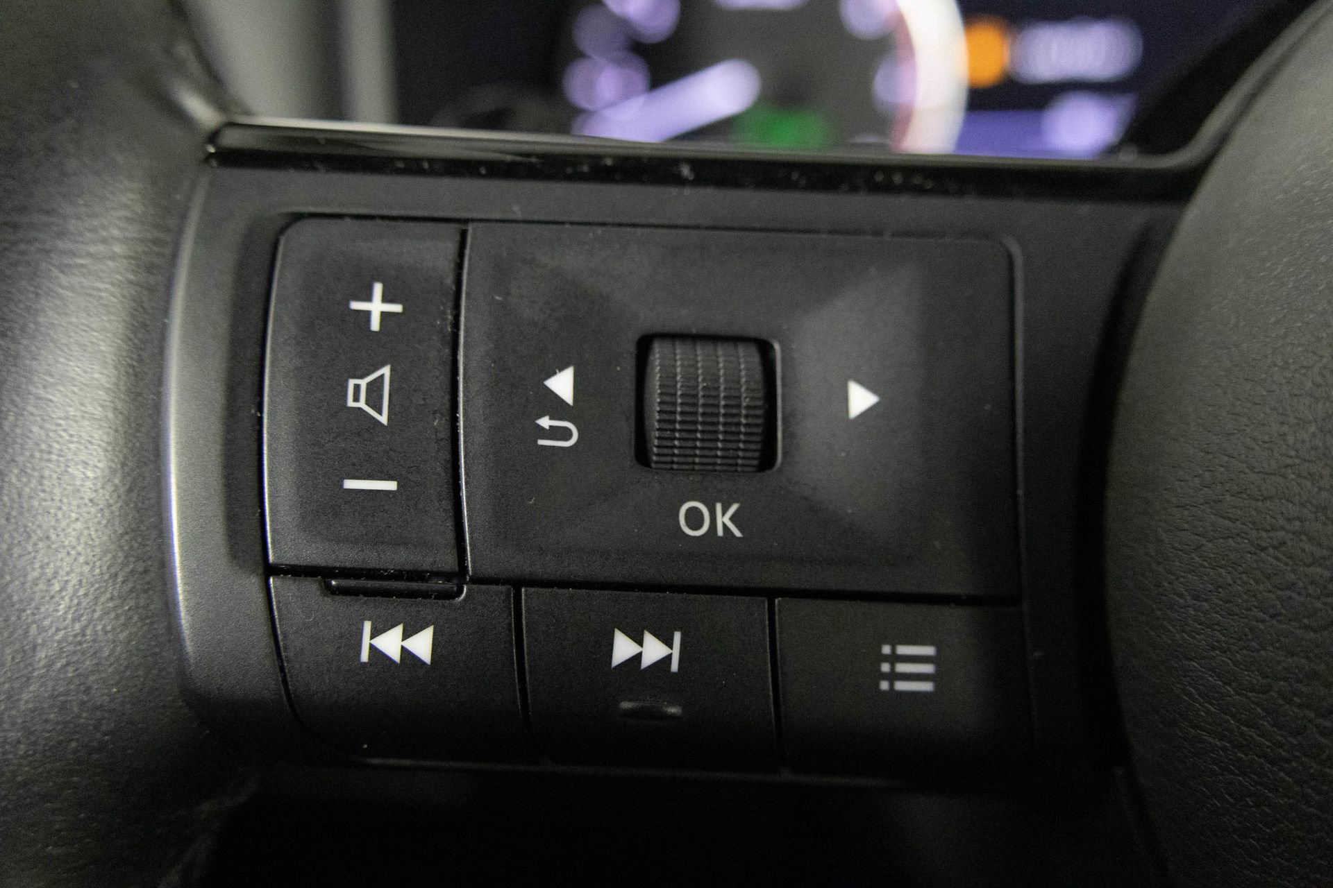 Used 2023 Nissan Rogue SV w/ SV Premium B Package image 29