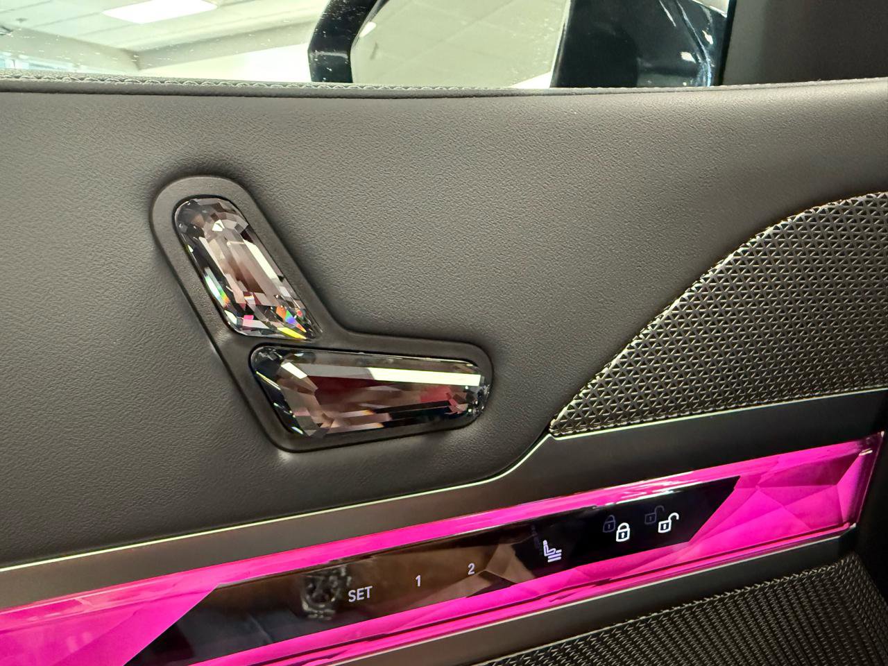 Used 2023 BMW 760i xDrive image 31