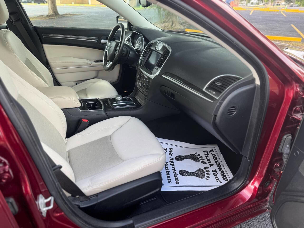 Used 2019 Chrysler 300 Touring image 3