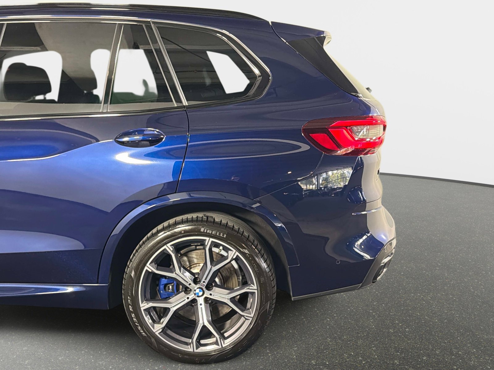 Used 2021 BMW X5 M50i w/ Executive Package image 14