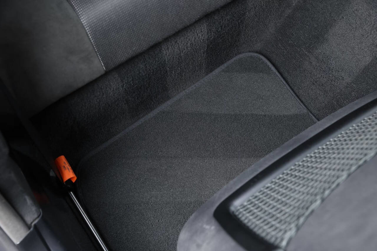 Used 2004 BMW 330Ci Coupe image 77