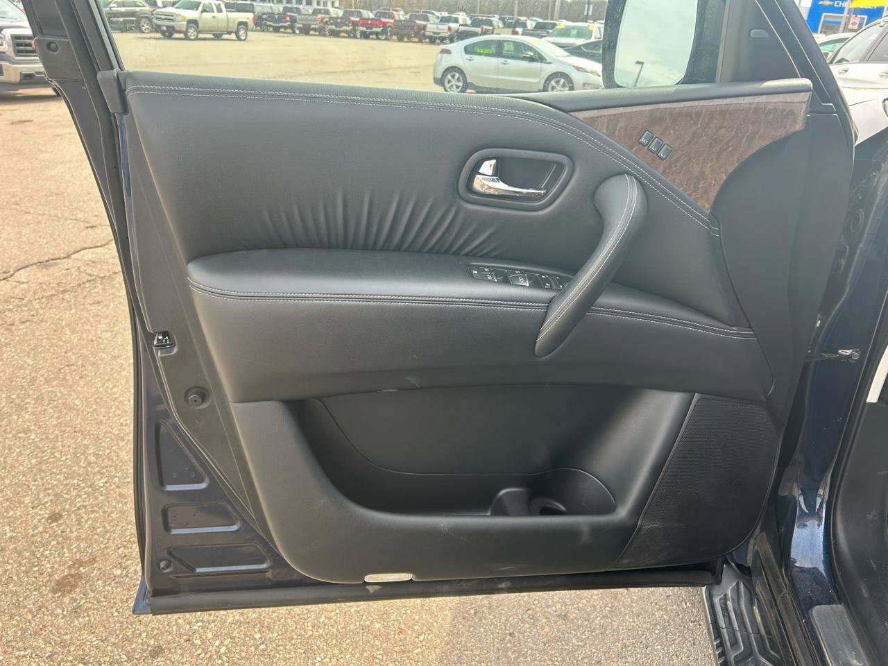 Used 2015 INFINITI QX80 4WD w/ Theater Package image 19