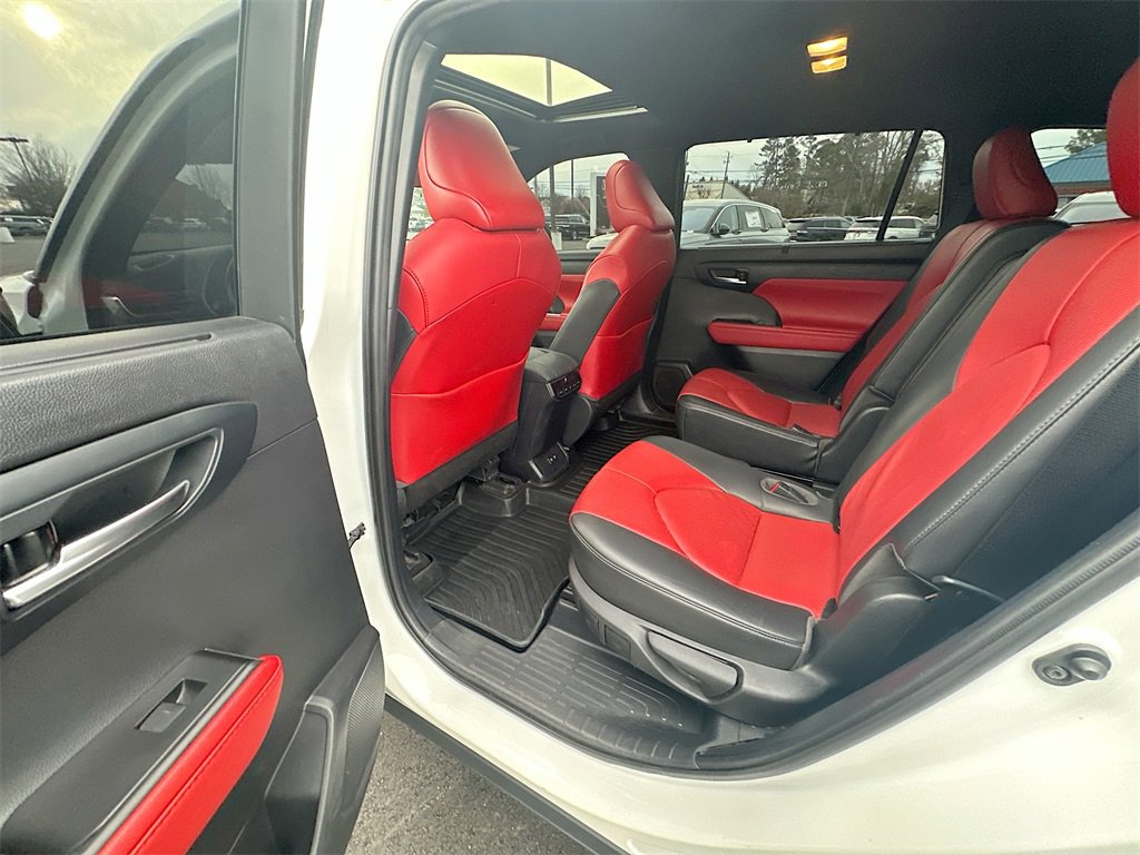 Used 2021 Toyota Highlander XSE image 17