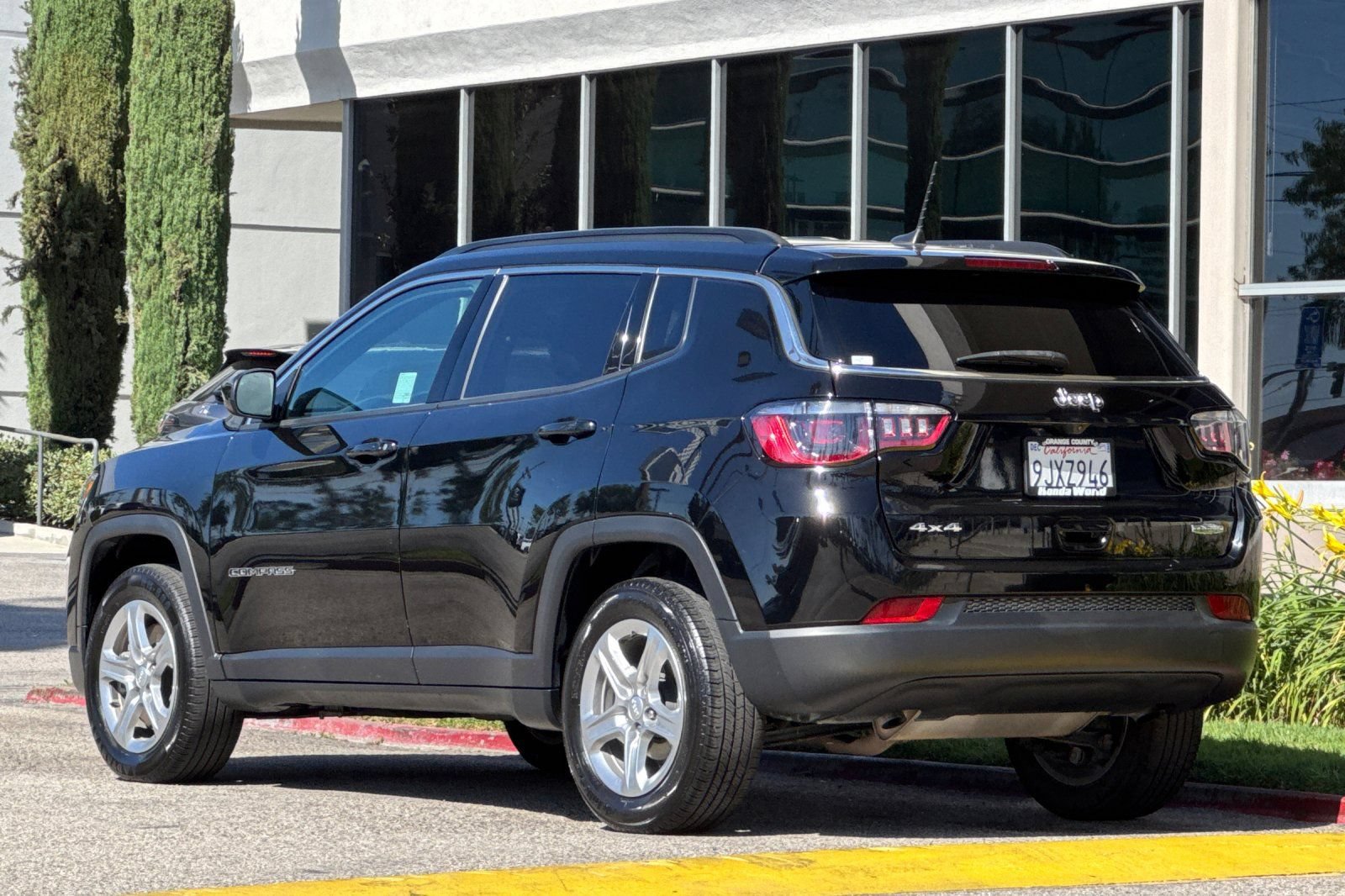 Used 2024 Jeep Compass Latitude AWD/4WD image 6