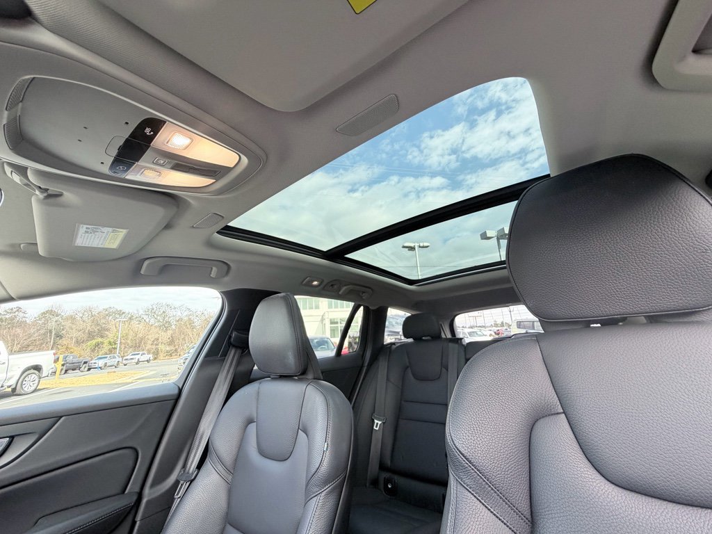 Used 2025 Volvo V60 B5 Cross Country Plus image 11