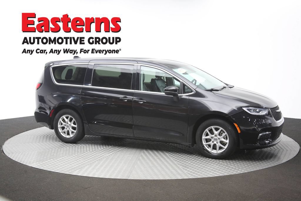 Used 2023 Chrysler Pacifica Touring-L FWD image 49