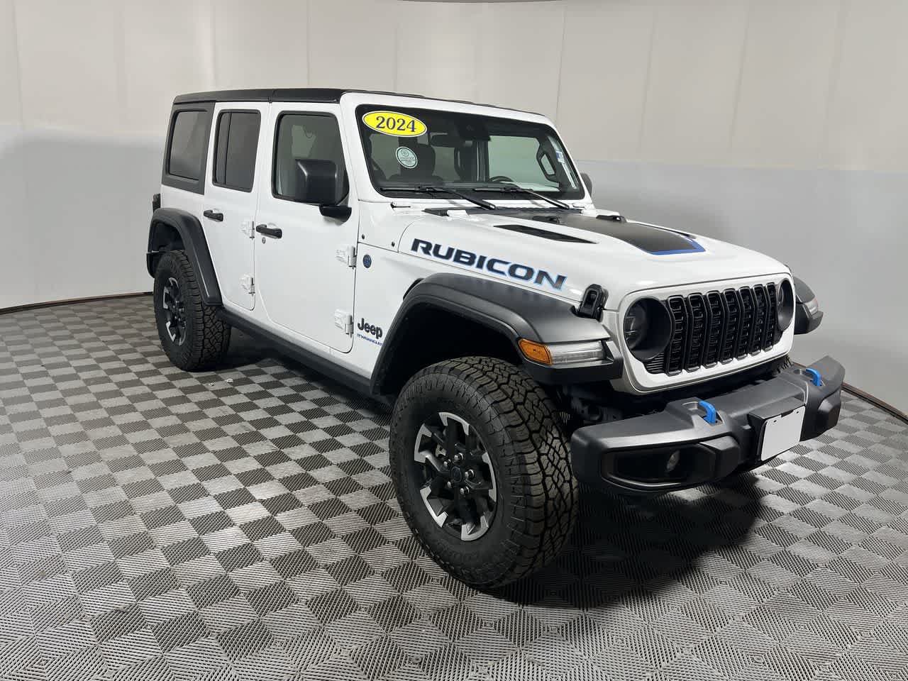 Used 2024 Jeep Wrangler Unlimited Rubicon 4xe AWD/4WD image 2