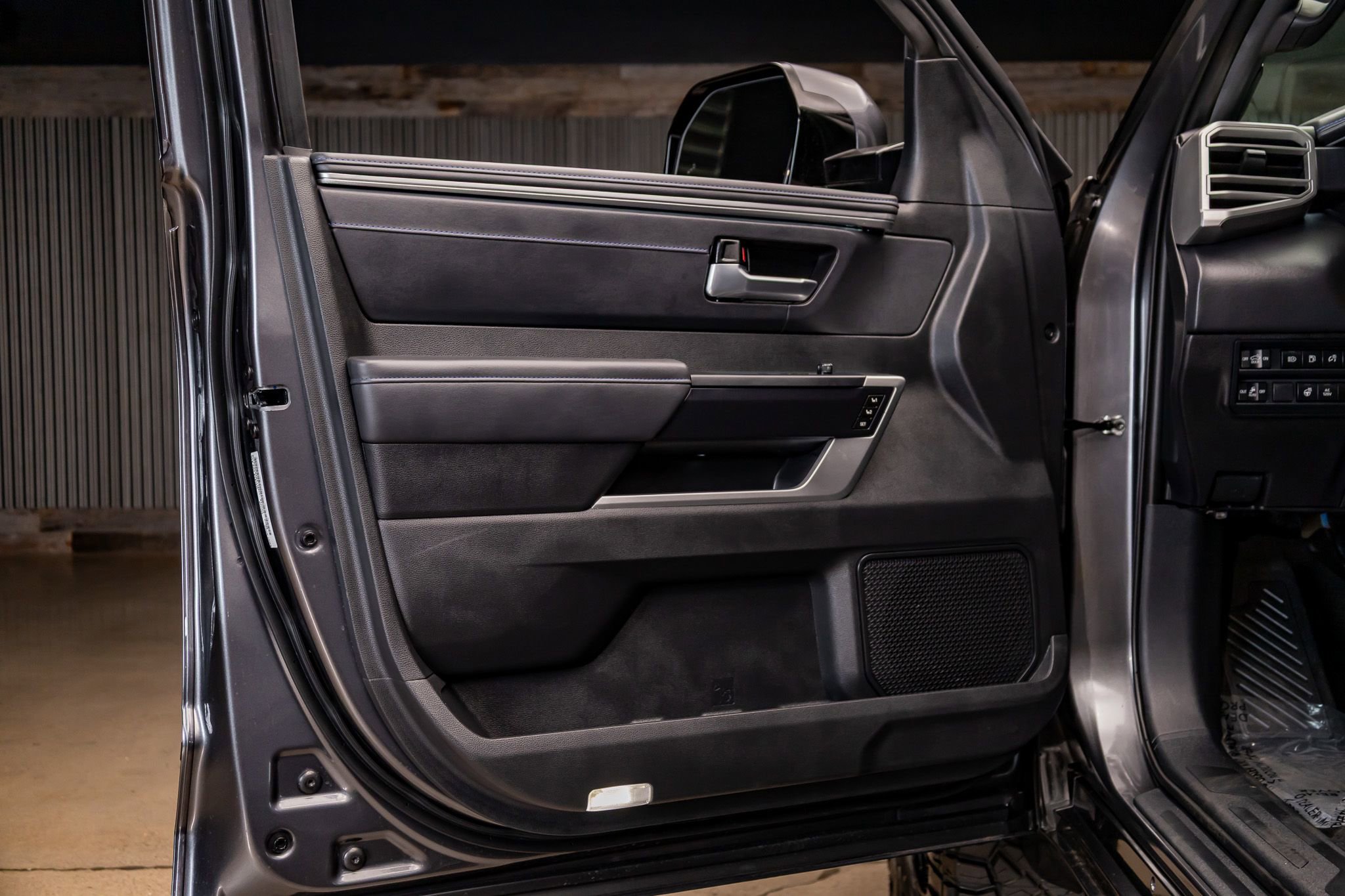 Used 2025 Toyota Tundra Platinum image 29