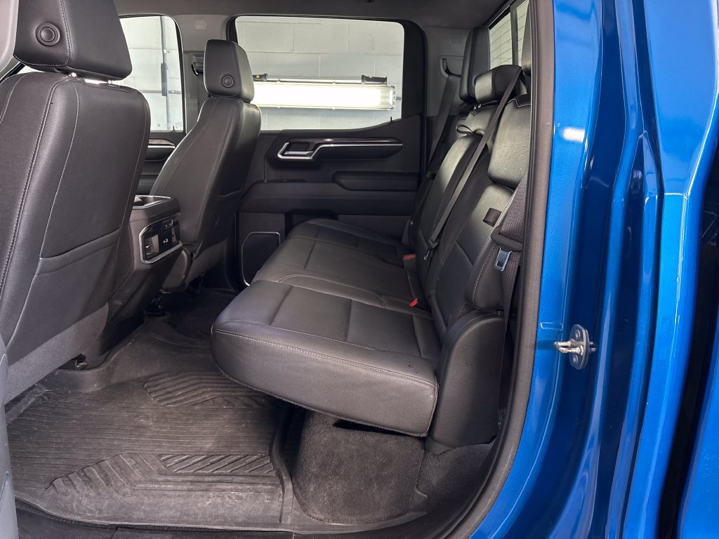 Used 2022 Chevrolet Silverado 1500 LTZ w/ Technology Package AWD/4WD image 32