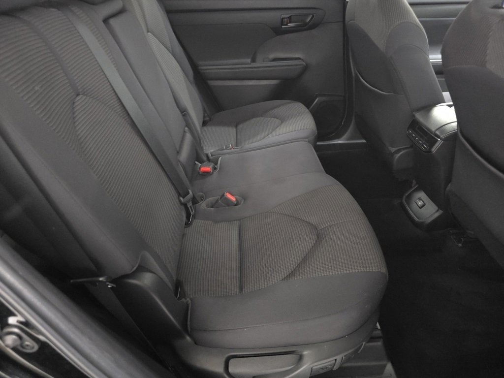 Certified 2023 Toyota Highlander L image 19