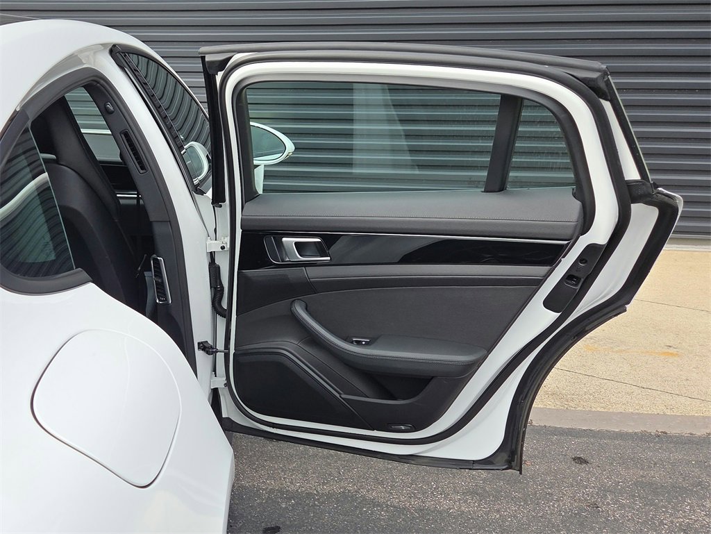 Used 2022 Porsche Panamera 4 image 22