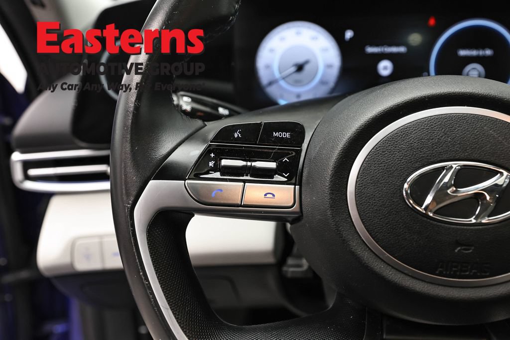 Used 2023 Hyundai Elantra Limited w/ Preferred Accessory Package FWD image 15