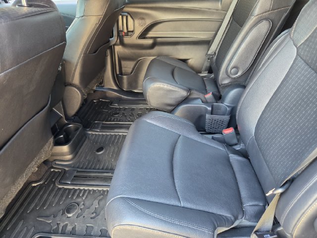 Certified 2025 Toyota Sienna XLE Woodland Edition AWD/4WD image 24