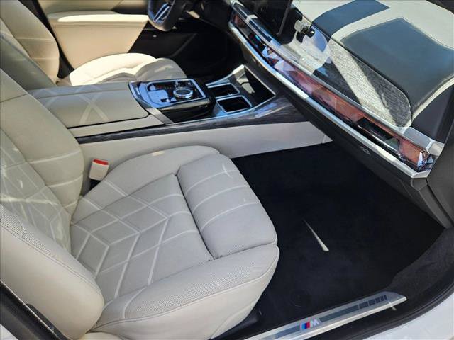 Certified 2024 BMW i7 eDrive50 w/ M Sport Package RWD image 19