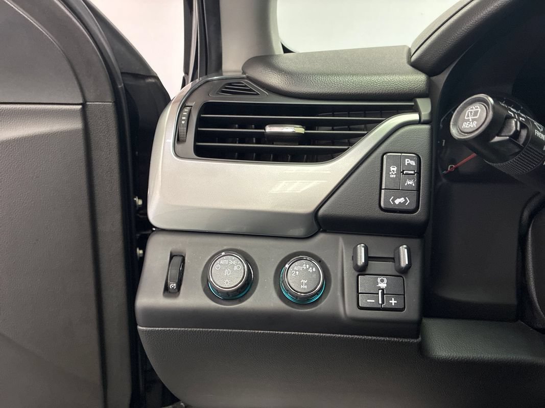 Used 2017 Chevrolet Tahoe Premier AWD/4WD image 11