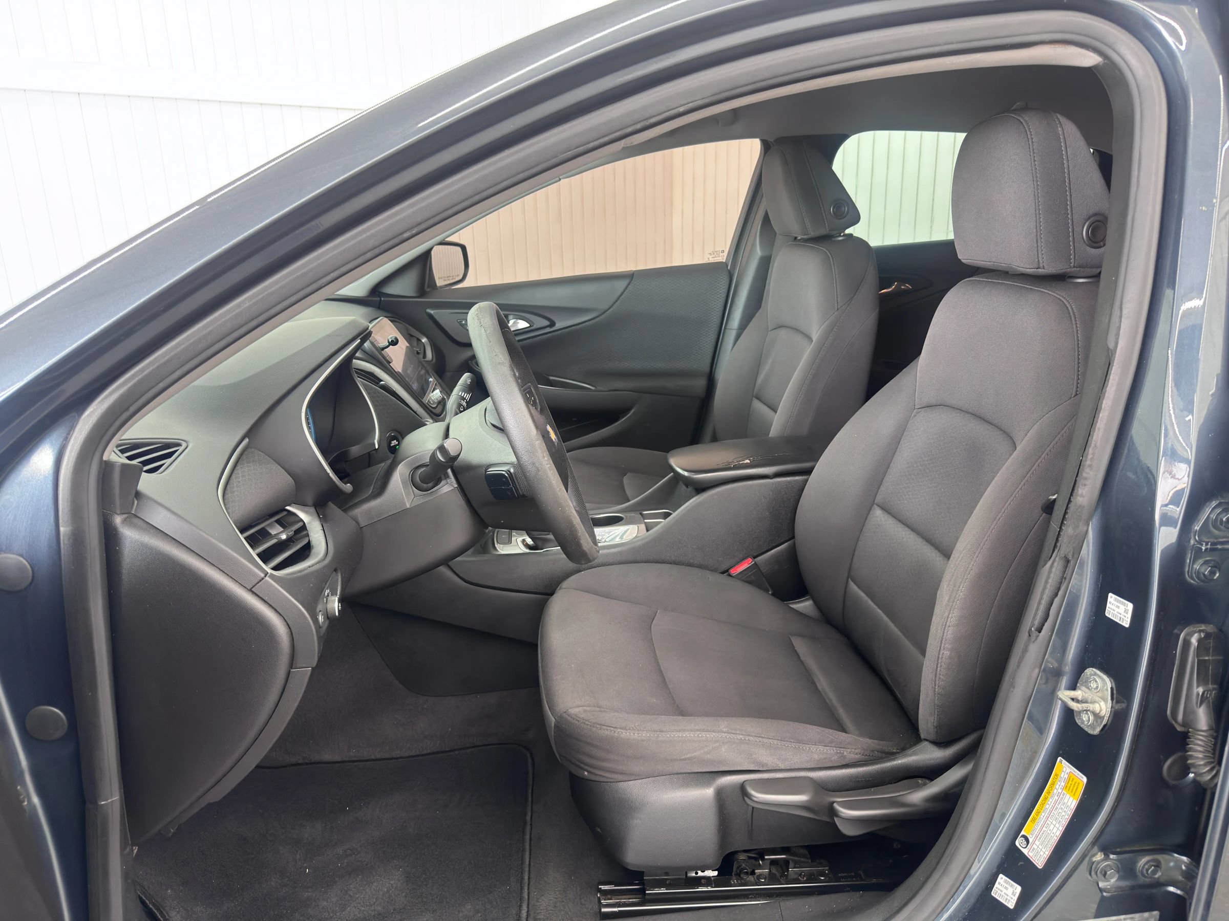 Used 2019 Chevrolet Malibu LS FWD image 9