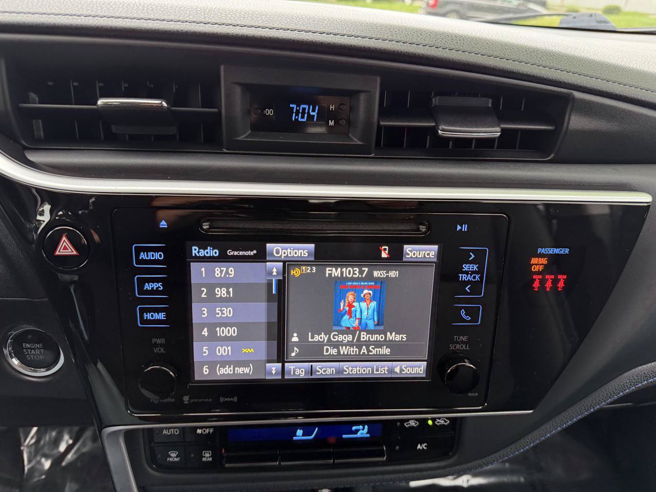 Used 2019 Toyota Corolla SE FWD image 12