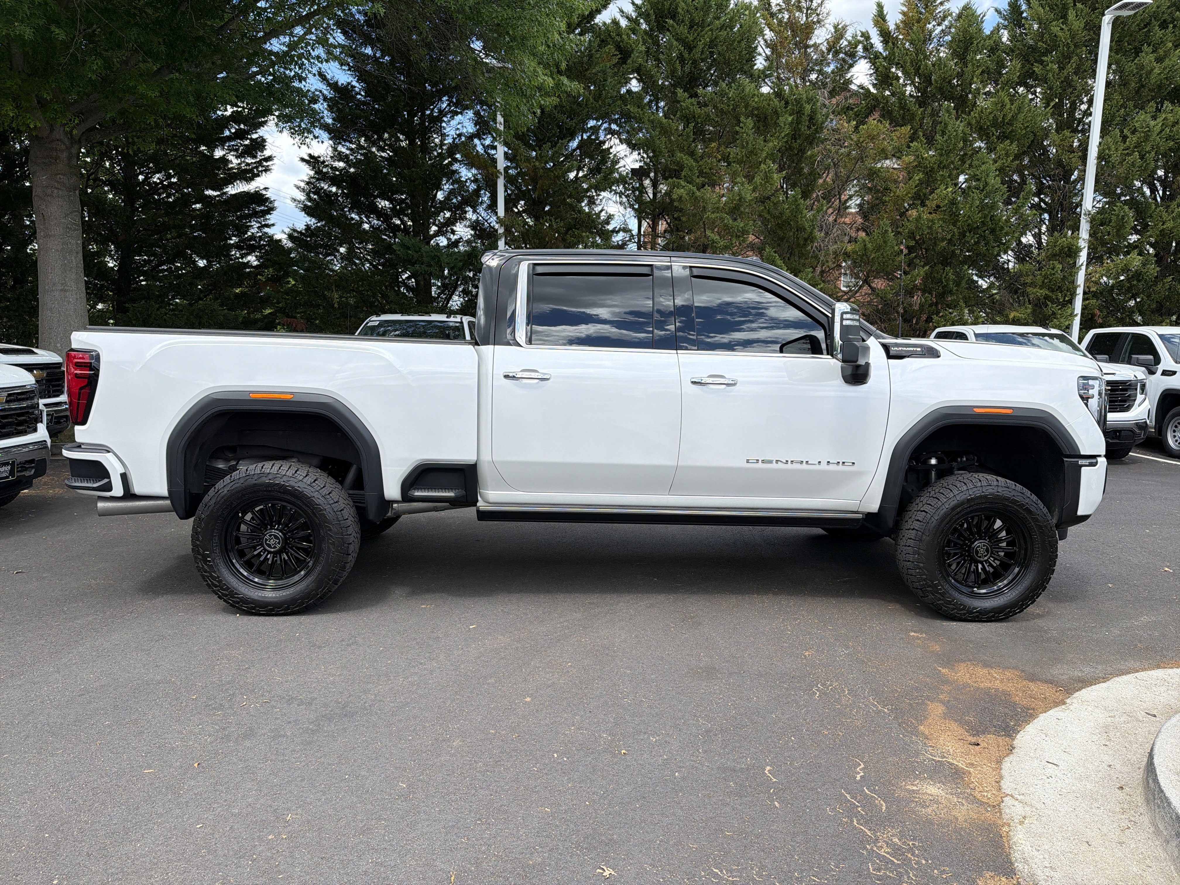 Used 2024 GMC Sierra 2500 Denali Ultimate image 11