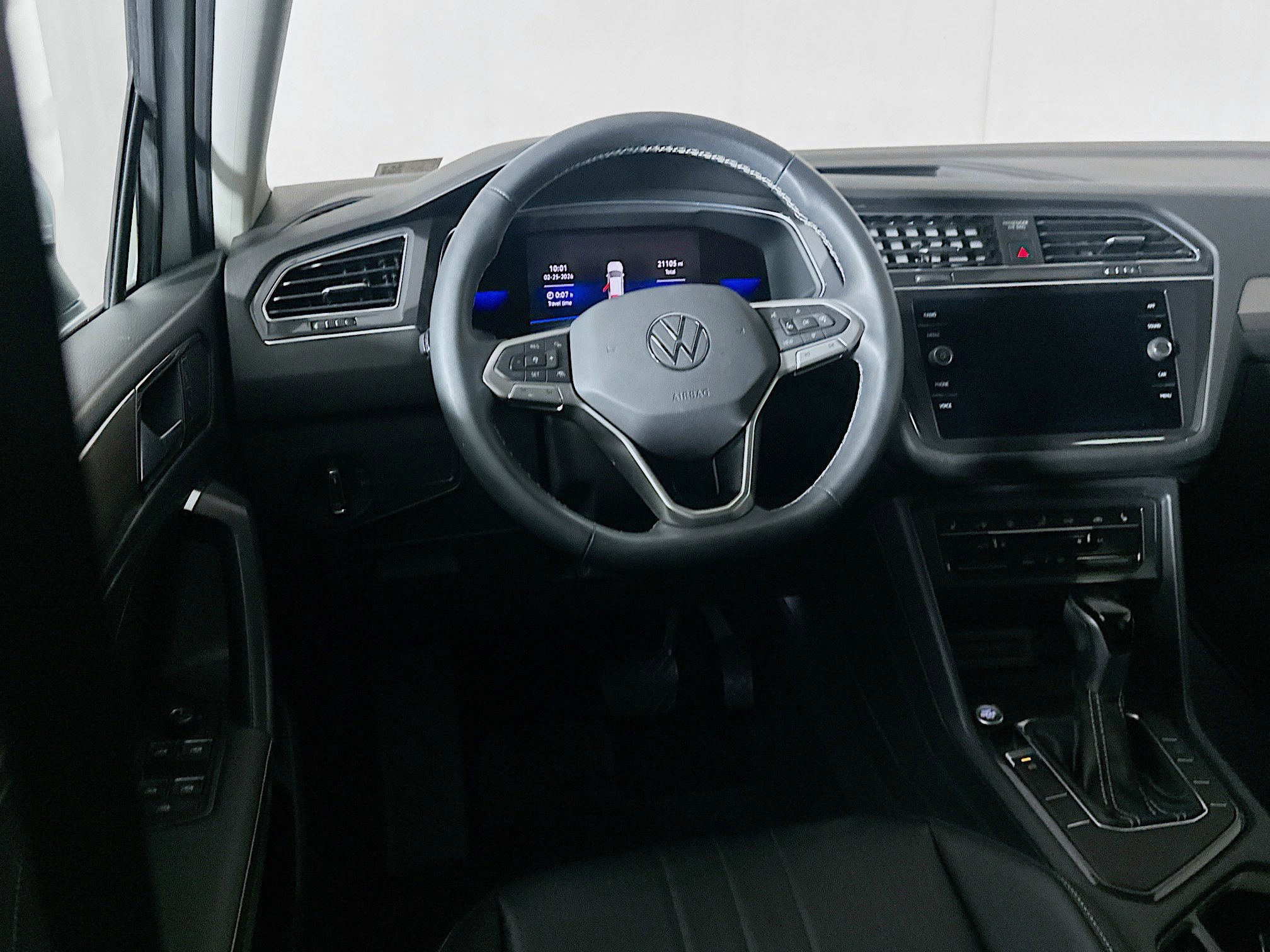 Used 2022 Volkswagen Tiguan SE image 17