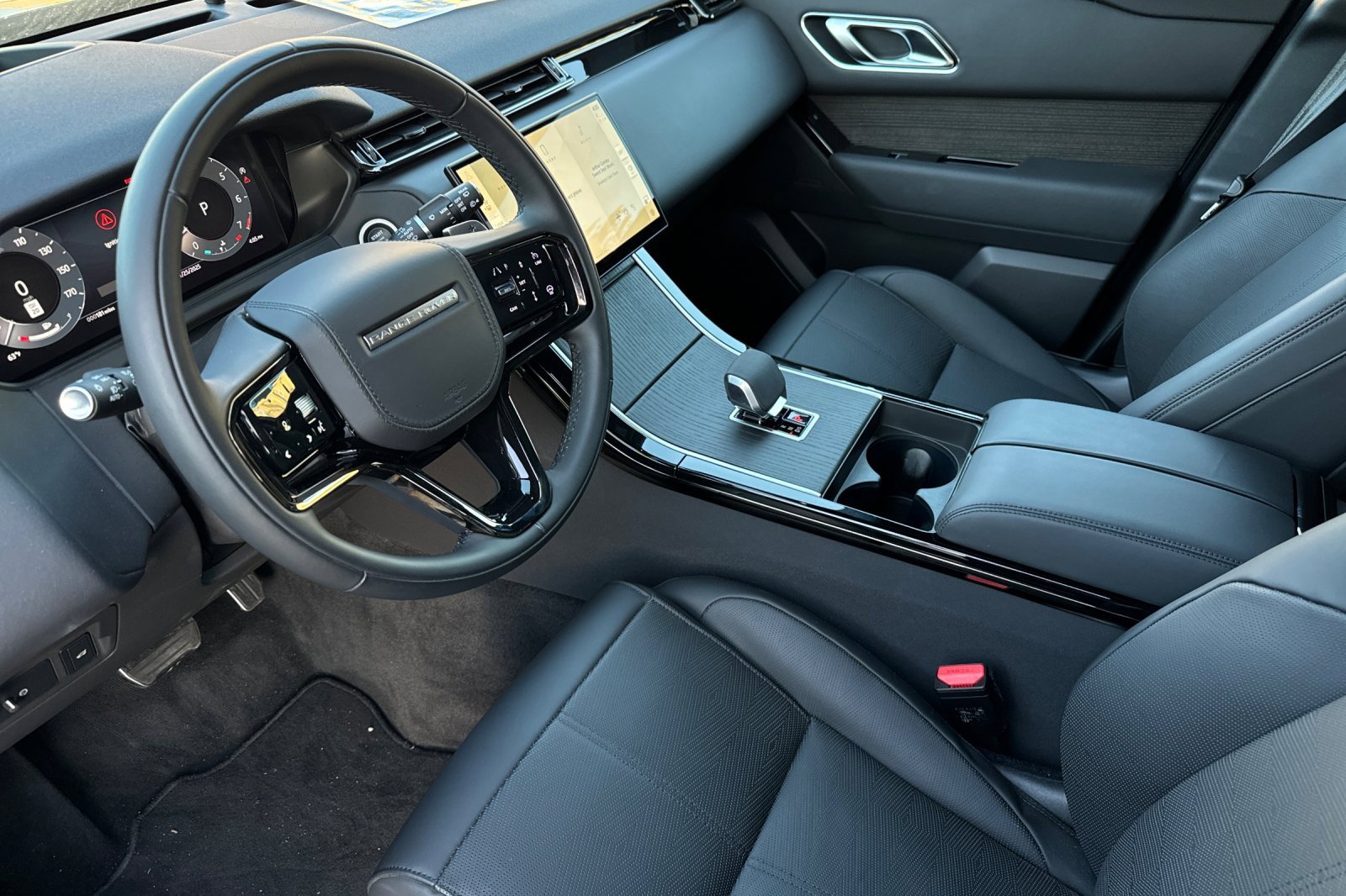 New 2024 Land Rover Range Rover Velar Dynamic HSE image 9