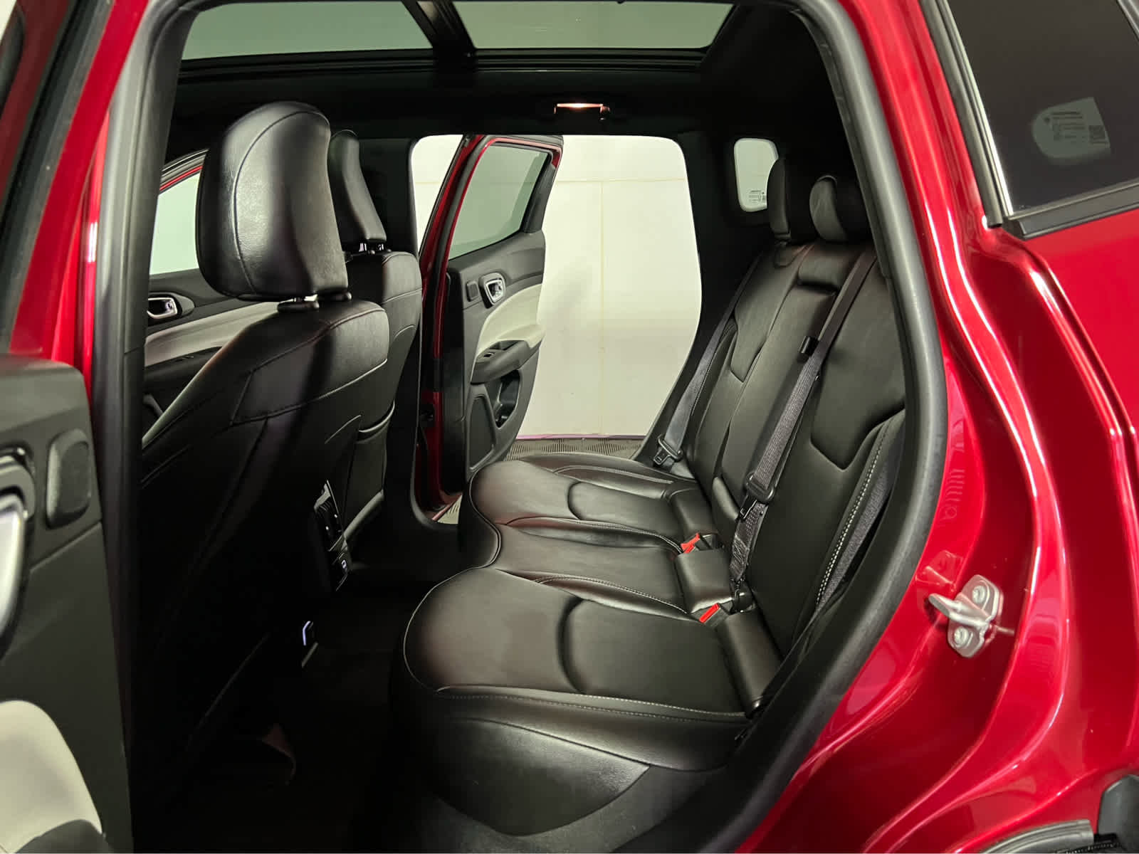 Used 2025 Jeep Compass Limited w/ Sun & Sound Group image 24