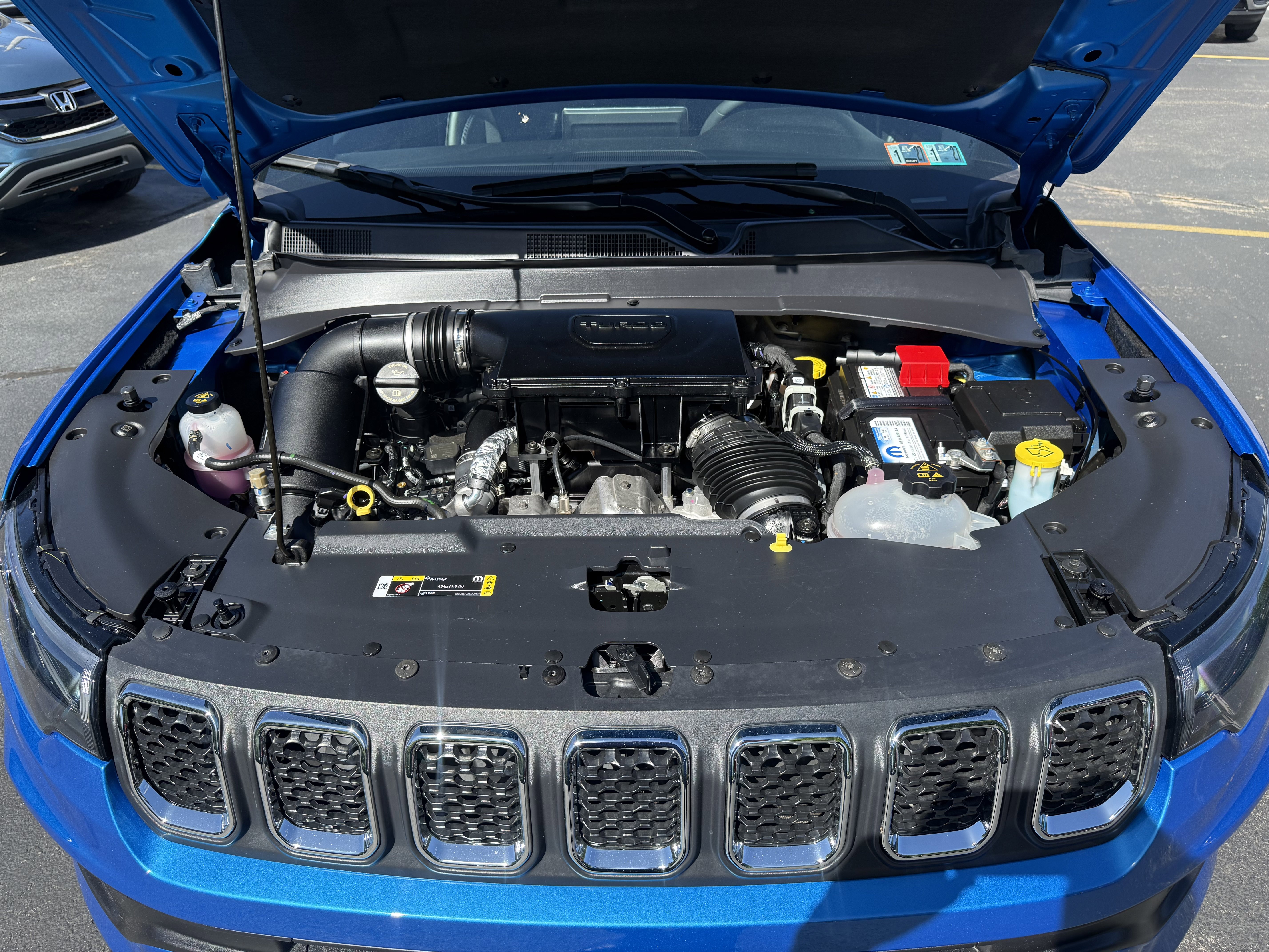 Certified 2023 Jeep Compass Latitude AWD/4WD image 8