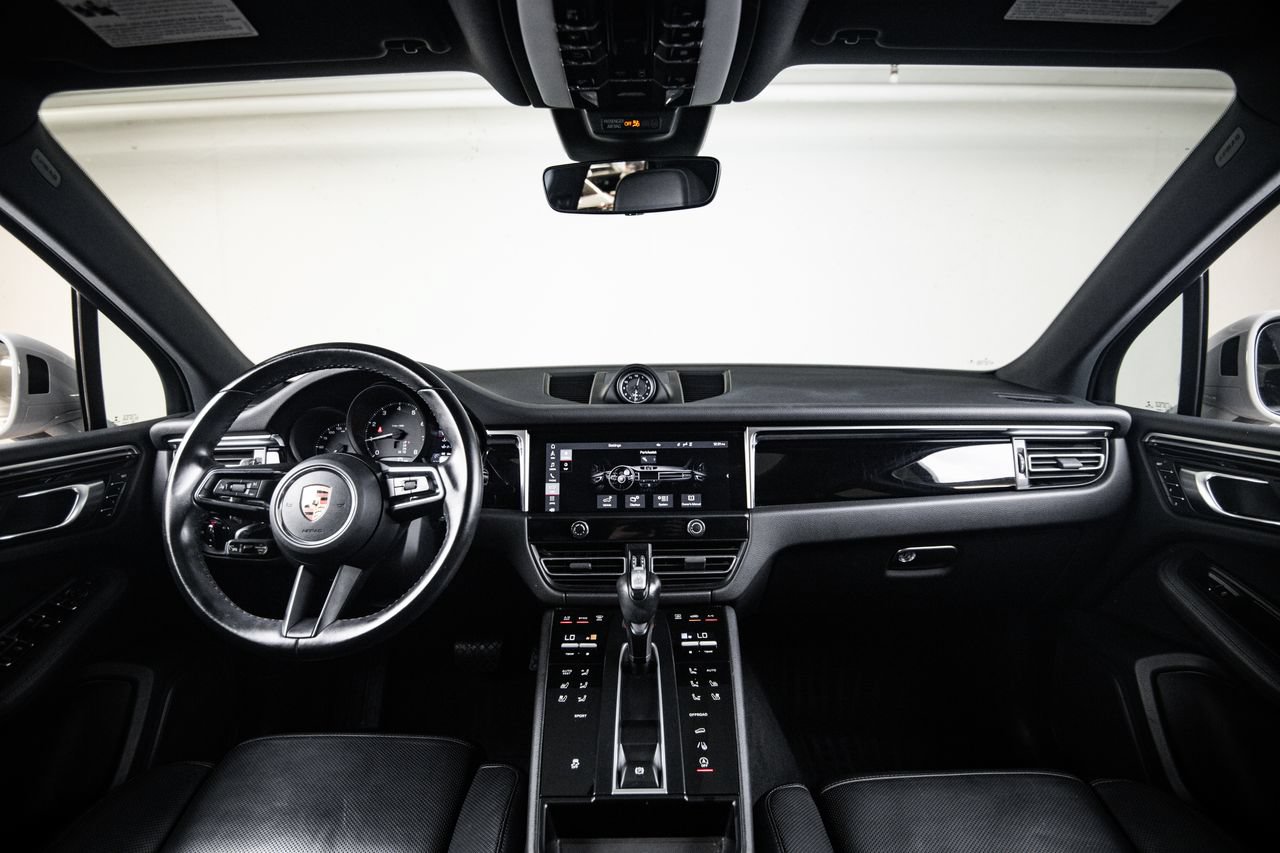 Certified 2023 Porsche Macan AWD/4WD image 25