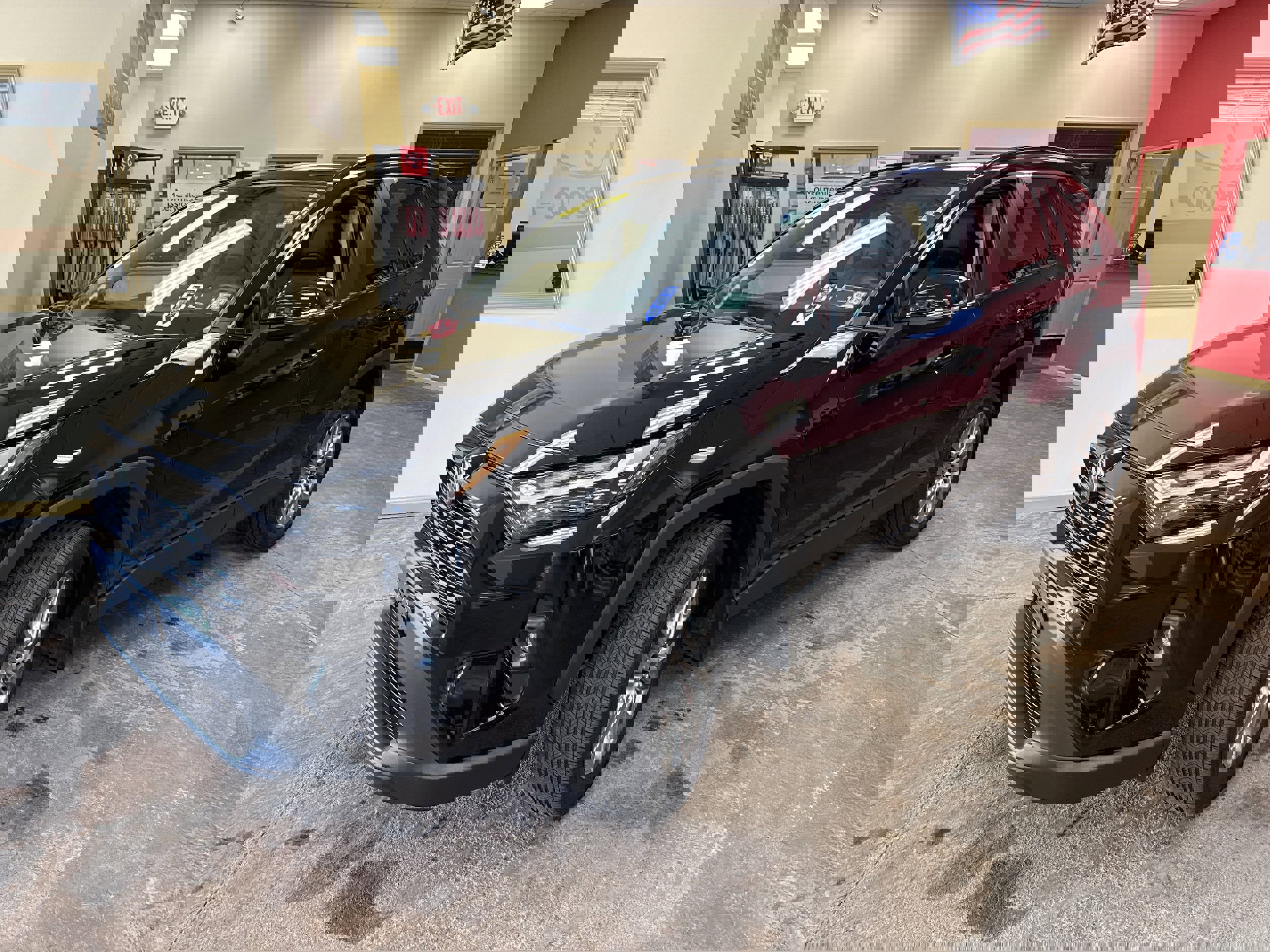 Used 2023 Toyota RAV4 XLE Premium image 3