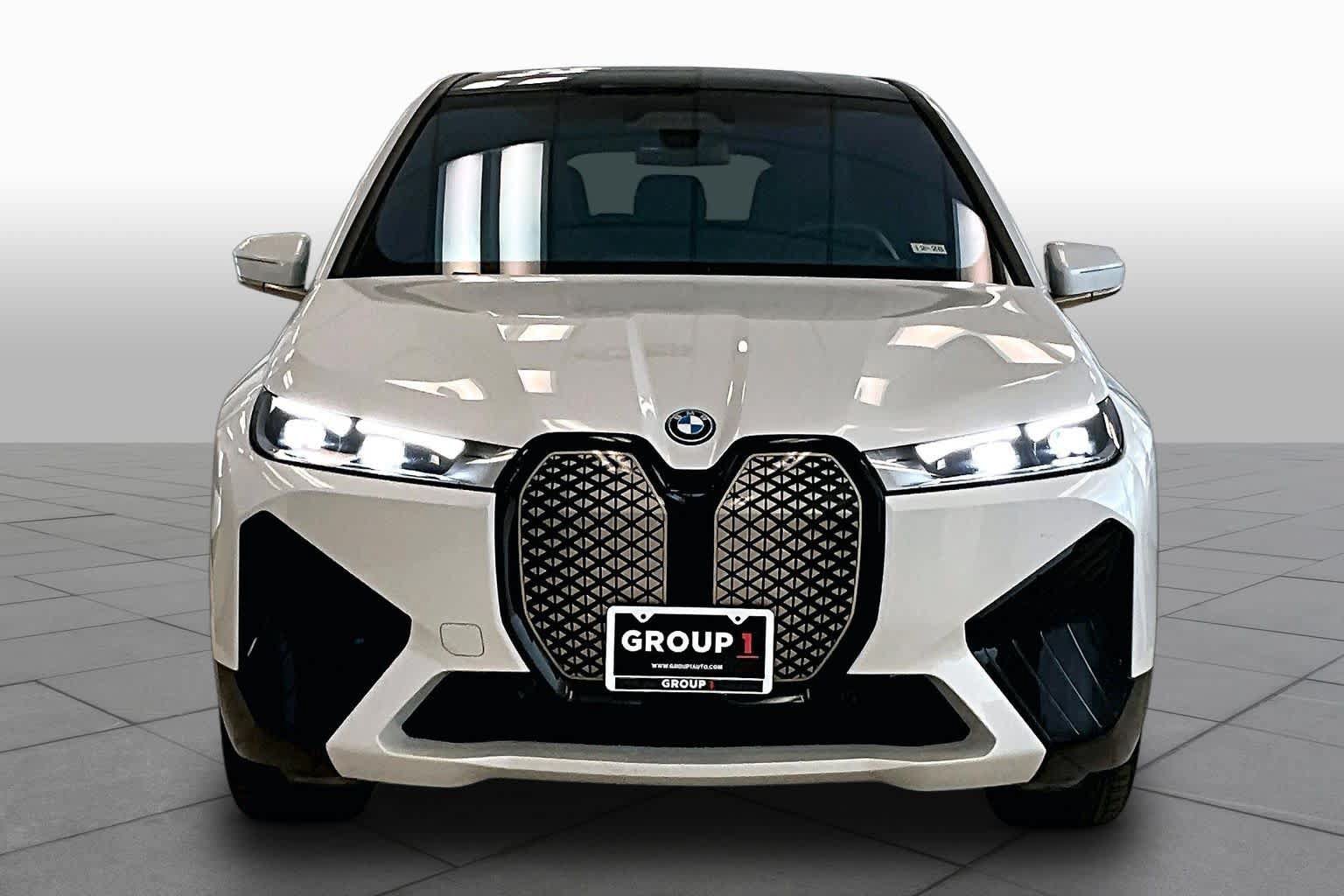 Used 2024 BMW iX xDrive50 w/ Sport Package AWD/4WD image 3